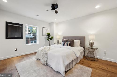 2037 Locust St, Philadelphia PA  19103-5613 exterior