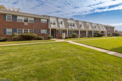 24 Woodedge Ave, Edison NJ exterior