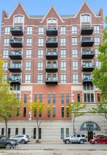 1444 Orleans St, Chicago IL 60610-6537 exterior