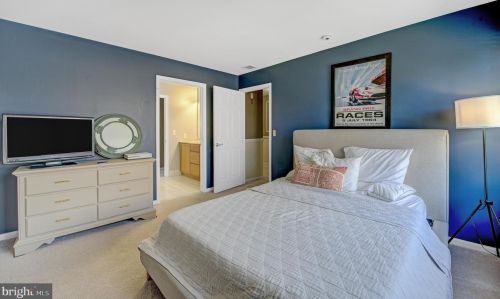 5 Cobblestone Ct, Columbus NJ 08022-1969 exterior