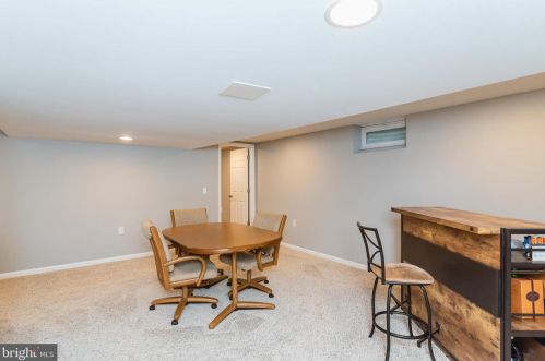 33 Vly Vw Dr, Hanover PA 17331-8307 exterior