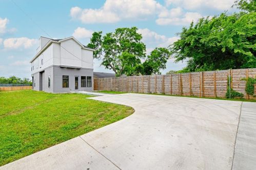 3903 Bernal Dr, Dallas TX 75212-3302 exterior