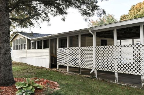 177 Apple Ct, Meskegon, MI 49445-3402