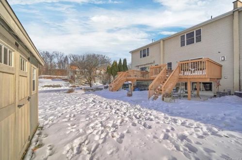 51 Oak Hl Rd, Middletown NY 10941-1366 exterior