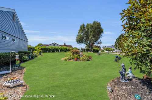 43 Gladstone Ave, Lakehurst NJ 08759-6625 exterior