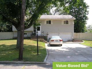 86 Floyd St, Pine Air, NY 11717-2614