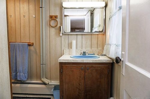 547 Riverside Ave, Torrington CT 06790-4841 exterior