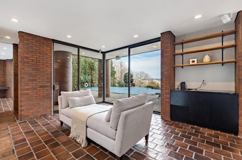 110 Congdon St, Providence RI  02906-1413 exterior