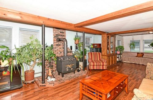 273 Essex St, Babylon NY 11704-2108 exterior