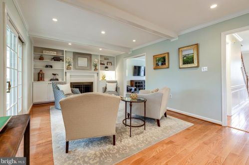 2122 Rampart Dr, Alexandria VA exterior