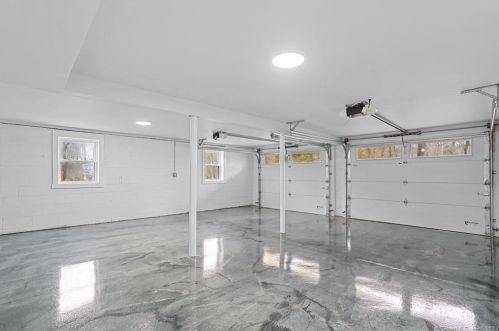 37 Walnut Hill Rd, Ridgefield CT  06877-2906 exterior