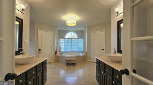 17815 Fraley Farm Rd, Rockville MD 20855-1664 exterior