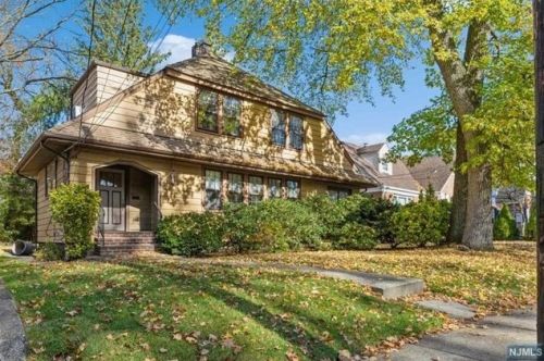 529 Wyndham Rd, Teaneck, NJ 07666-2656