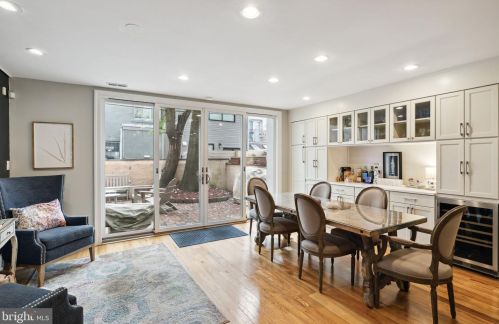 128 Bainbridge St, Philadelphia PA  19147-2402 exterior