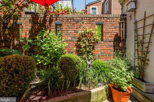 310 16th St, Philadelphia PA  19102-4907 exterior