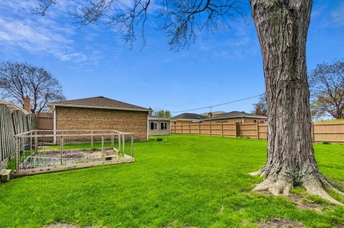 8236 Berwyn Ave, Chicago IL 60656-1455 exterior