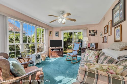 8 Gladstone Ave, Lakehurst NJ 08759-6625 exterior