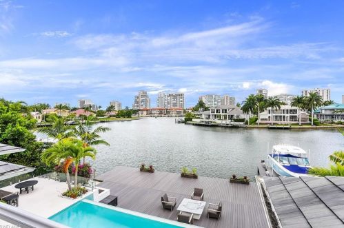 4215 Crayton Rd, Naples FL 34103-8524 exterior