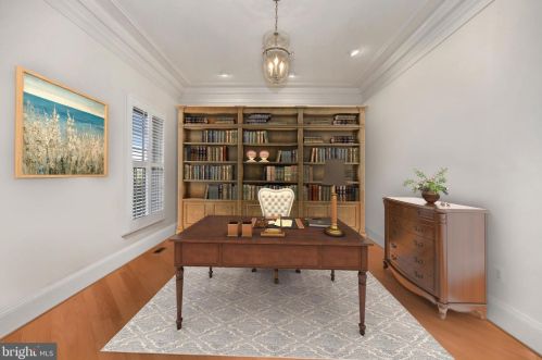 1493 Evans Farm Dr, Mc Lean VA 22101-5656 exterior