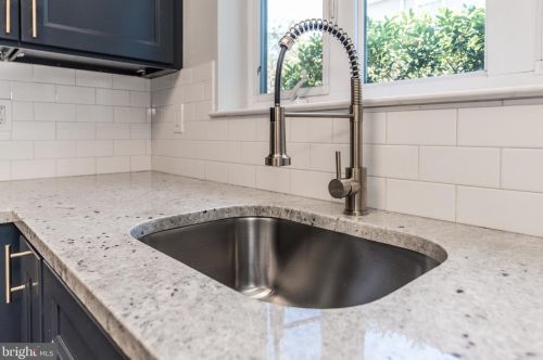 1915 Franklin St, Philadelphia PA 19122-2015 exterior