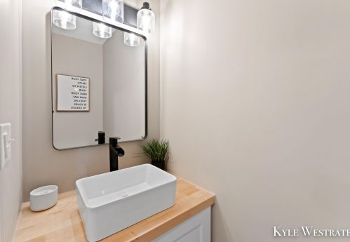 3735 Balsam Ave, Grand Rapids MI 49525-2471 exterior