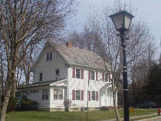 2 Platt St, Poughkeepsie, NY 12601-4943