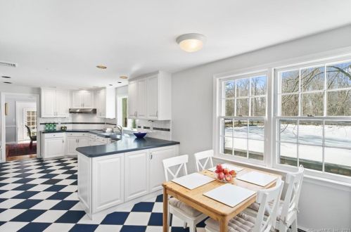 32 Old Belden Hl Rd, Wilton CT 06897-4218 exterior