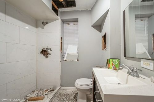 814 Leavitt St, Chicago IL 60622-8699 exterior