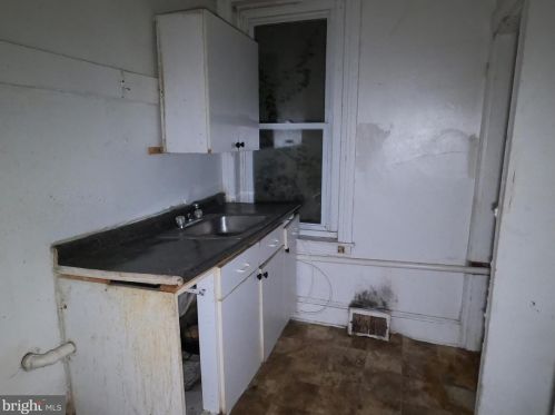 2715 11th St, Philadelphia, PA 19148-4942