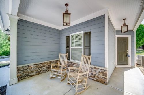 1667 Abbot Ln, Atlanta, GA 30318-4083