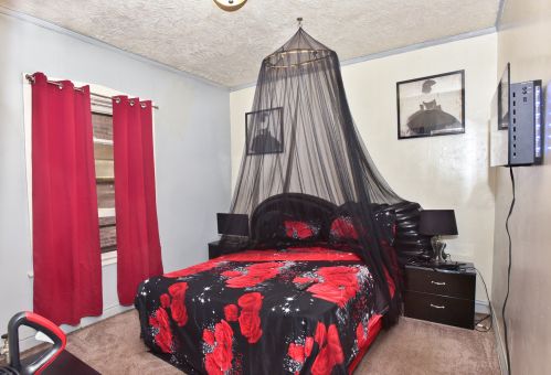 8034 Harvard Ave, Chicago IL 60628-6509 exterior