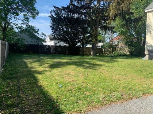 196 Smith St, Providence, RI 02905-4931