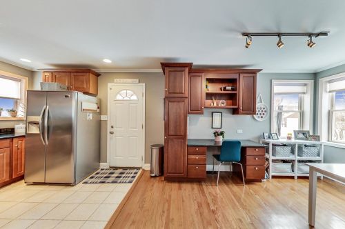 6098 Caldwell Ave, Chicago IL 60646-4111 exterior