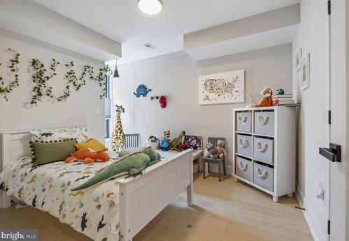 1733 Independence Ave, Washington DC  20003-1637 exterior