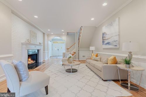 1515 Highwood Dr, Mc Lean VA  22101-5800 exterior