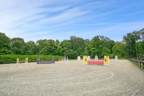 14 Middle Patent Rd, Armonk NY  10504-2802 exterior