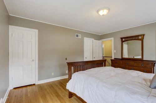 6405 Lk Dr, Milwaukee WI 53217-4229 exterior