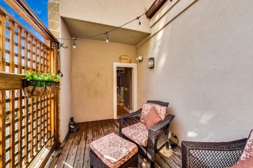 1453 Belden Ave, Chicago IL 60647-3220 exterior