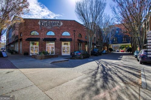 1963 Hosea L Williams Dr, Atlanta GA 30317-2224 exterior