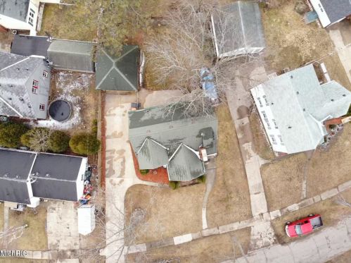 1177 Cornell Rd, Meskegon MI 49441-3833 exterior