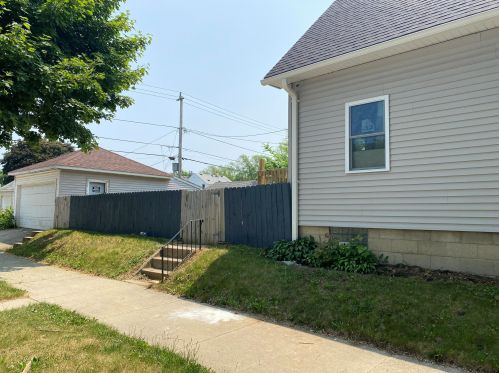 4892 26th St, Milwaukee, WI 53209-5502