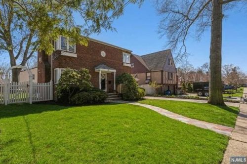 33 Dunn Pl, Dumont, NJ 07628-3208