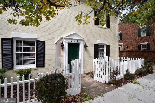 221 Fayette St, Alexandria VA  22314-3520 exterior