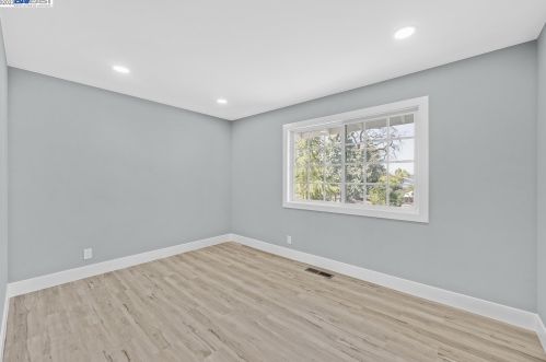 1945 Jameson Ct, Concord CA 94521-1609 exterior