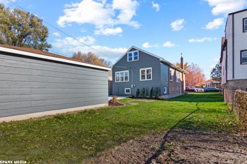 8450 Euclid Ave, Chicago IL 60617-2260 exterior