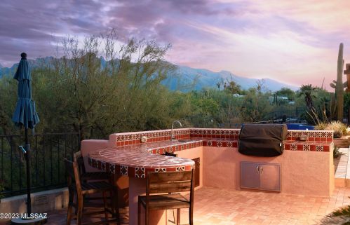 2106 Camino El Ganado, Tucson AZ  85718-4108 exterior