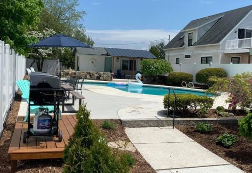 1548 Beach St, Meskegon MI  49441-1006 exterior