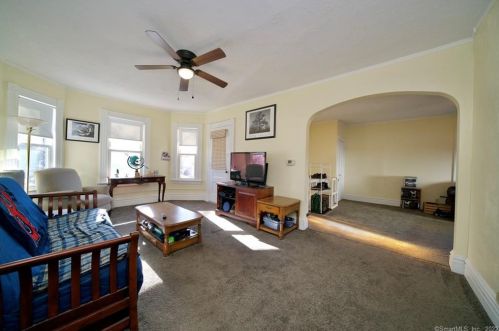 9 Fairview St, New Britain CT 06051-2707 exterior