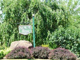 50 Spice Hill Dr, Wallingford CT  06492-4332 exterior