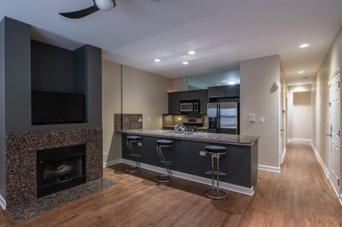 1923 State St, Chicago, IL 60616-2363